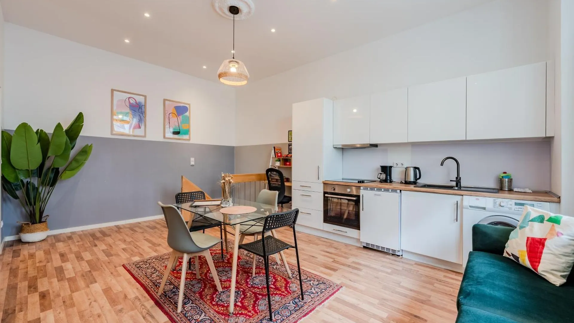 Spacious, Central 3 Room Flat With Gym & Play Area Berlijn 0*,  Duitsland