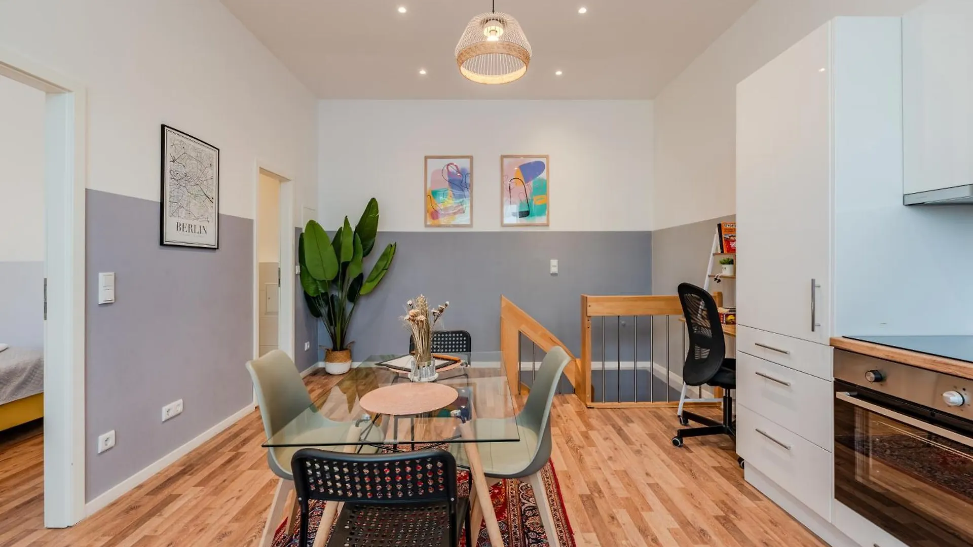 Appartement Spacious, Central 3 Room Flat With Gym & Play Area Berlijn