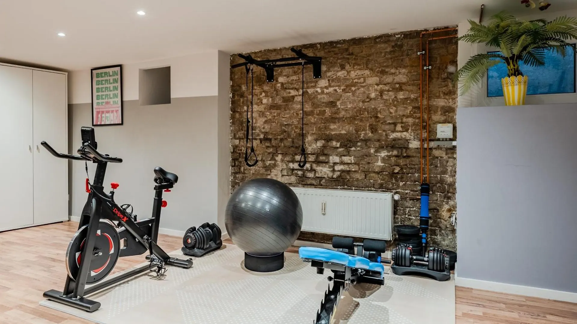 Appartement Spacious, Central 3 Room Flat With Gym & Play Area Berlijn