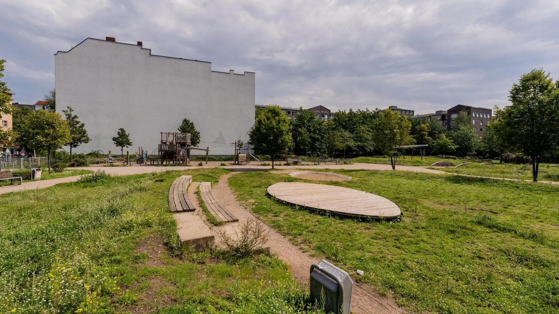 Spacious, Central 3 Room Flat With Gym & Play Area Berlin Apartment