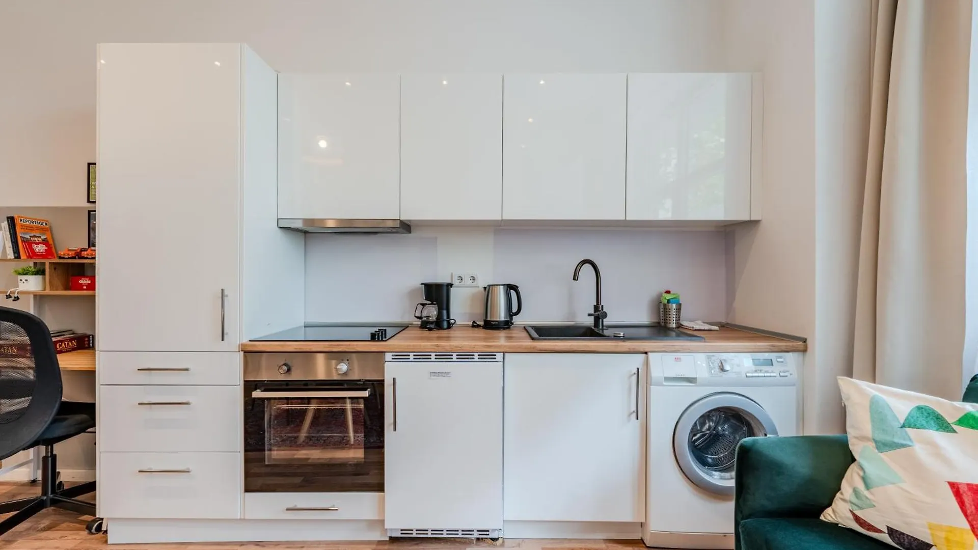 Spacious, Central 3 Room Flat With Gym & Play Area Berlin Apartment