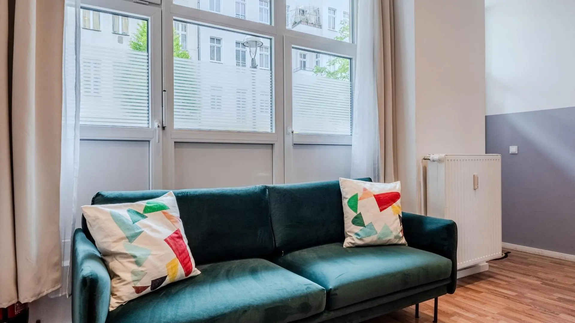 Spacious, Central 3 Room Flat With Gym & Play Area Berlin