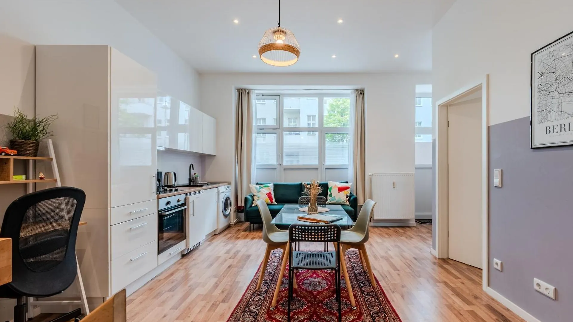 Spacious, Central 3 Room Flat With Gym & Play Area Berlin