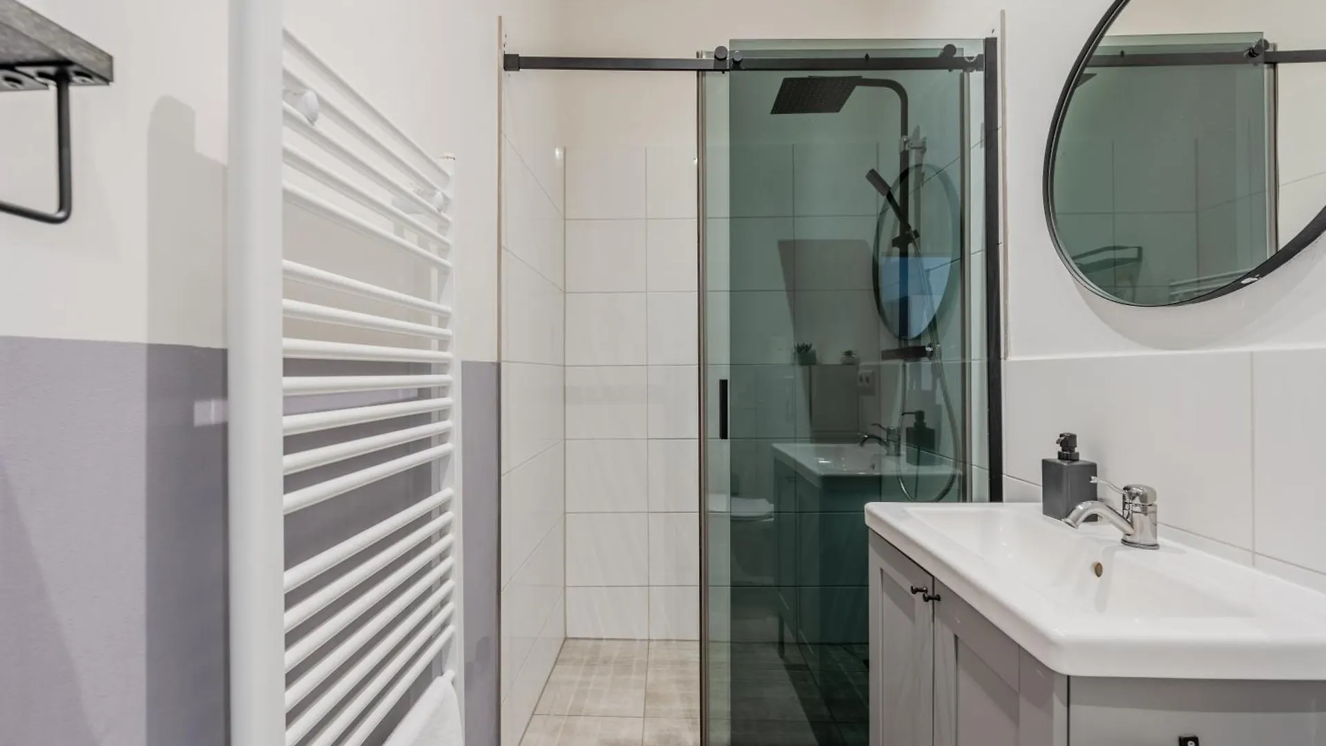 Spacious, Central 3 Room Flat With Gym & Play Area Berlin Germany