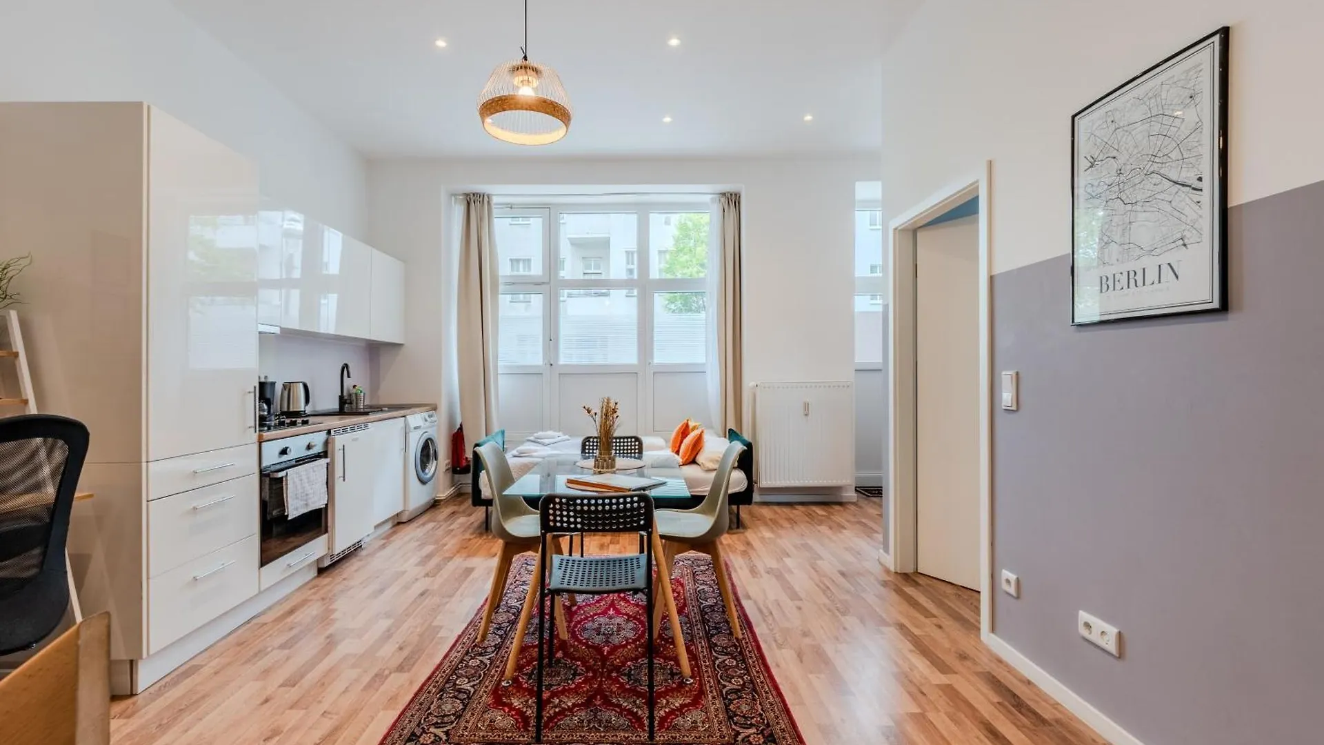 Spacious, Central 3 Room Flat With Gym & Play Area Berlin