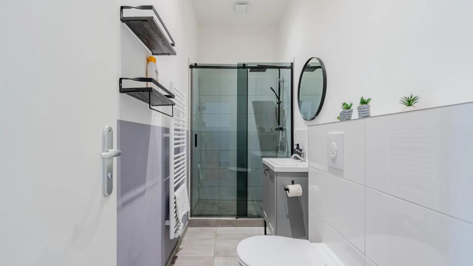 Spacious, Central 3 Room Flat With Gym & Play Area Berlin Apartment